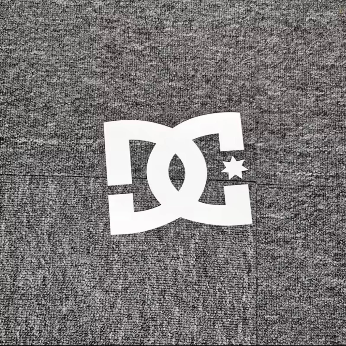 DC SHOES STICKER/DECAL 11X9 IN