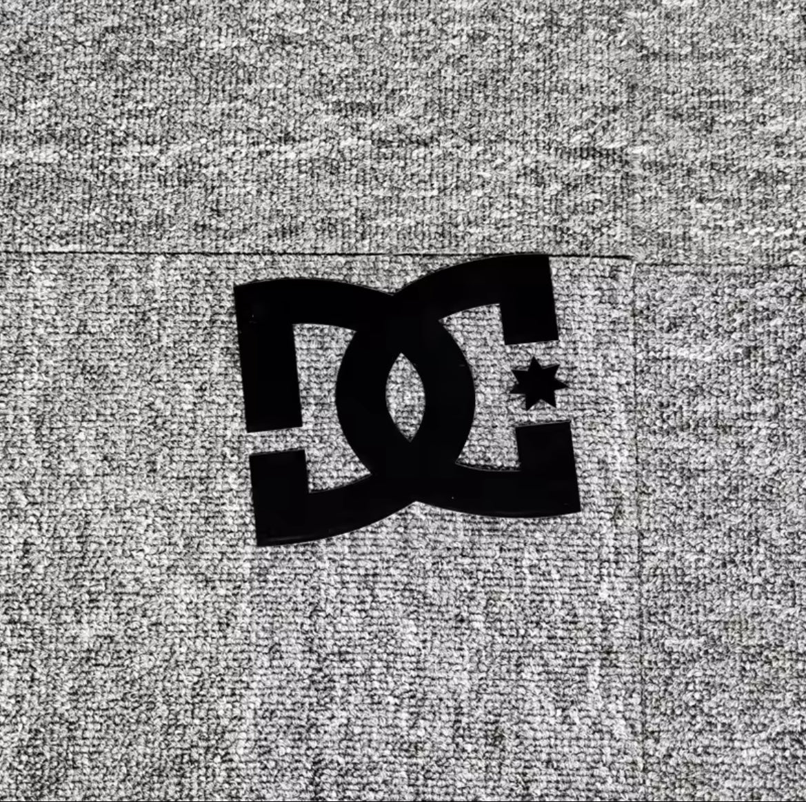 DC SHOES STICKER/DECAL 11X9 IN